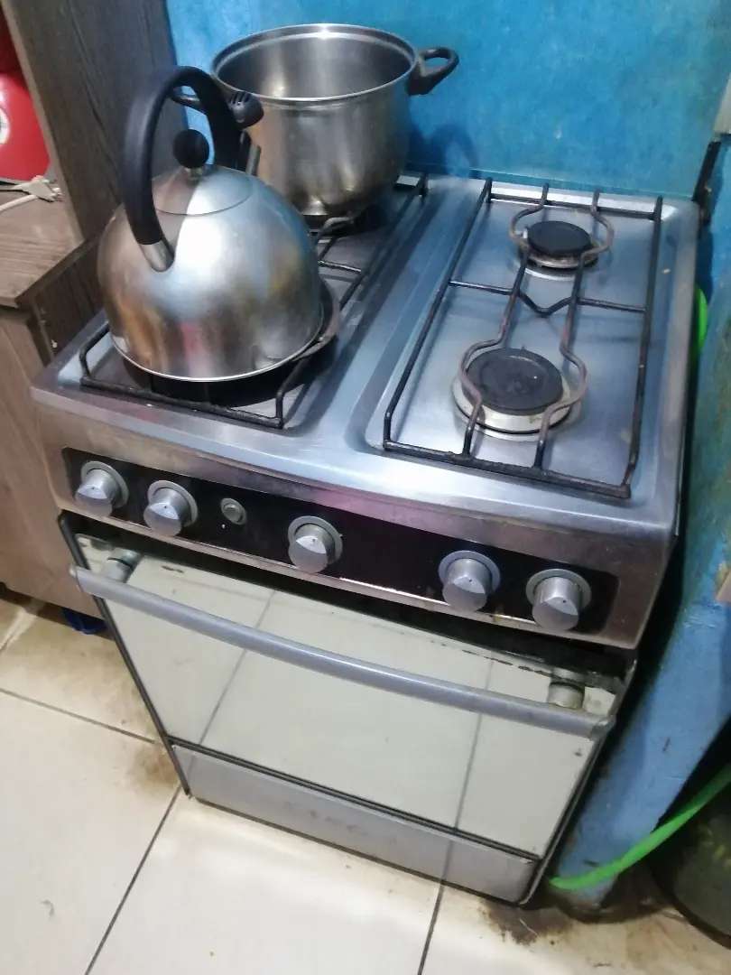 Cocina a Gas 4 hornillas con encendido eléctrico – S/. 150 – Piura